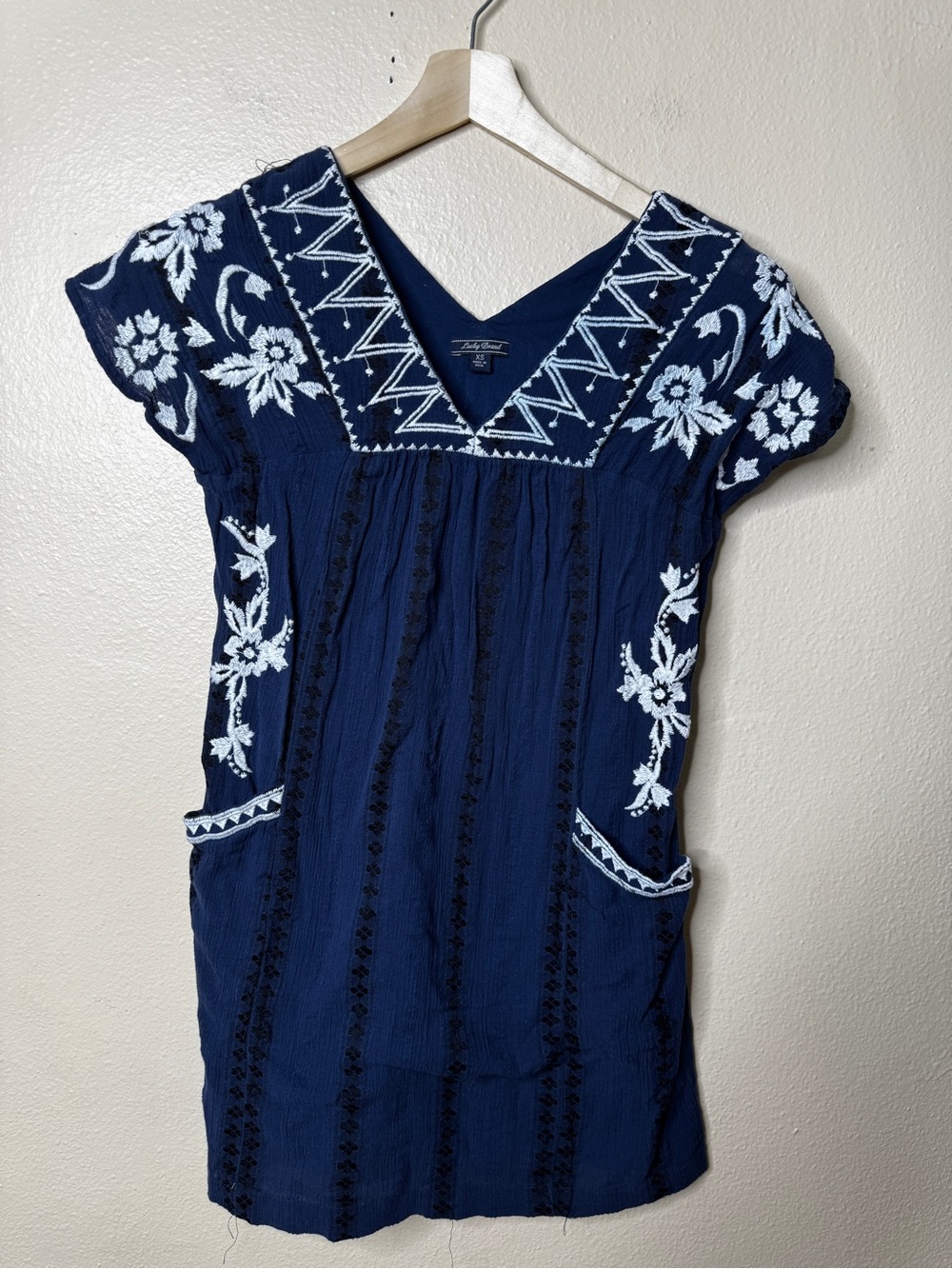 Lucky Brand Women’s XS Navy Embroidered Mini Dress Boho Short Sleeve Pockets - Picture 2 of 8